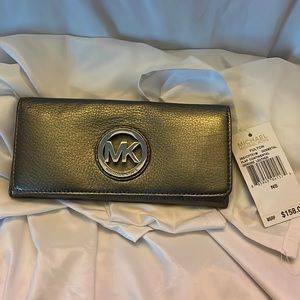 Micheal Kors Silver Leather Wallet